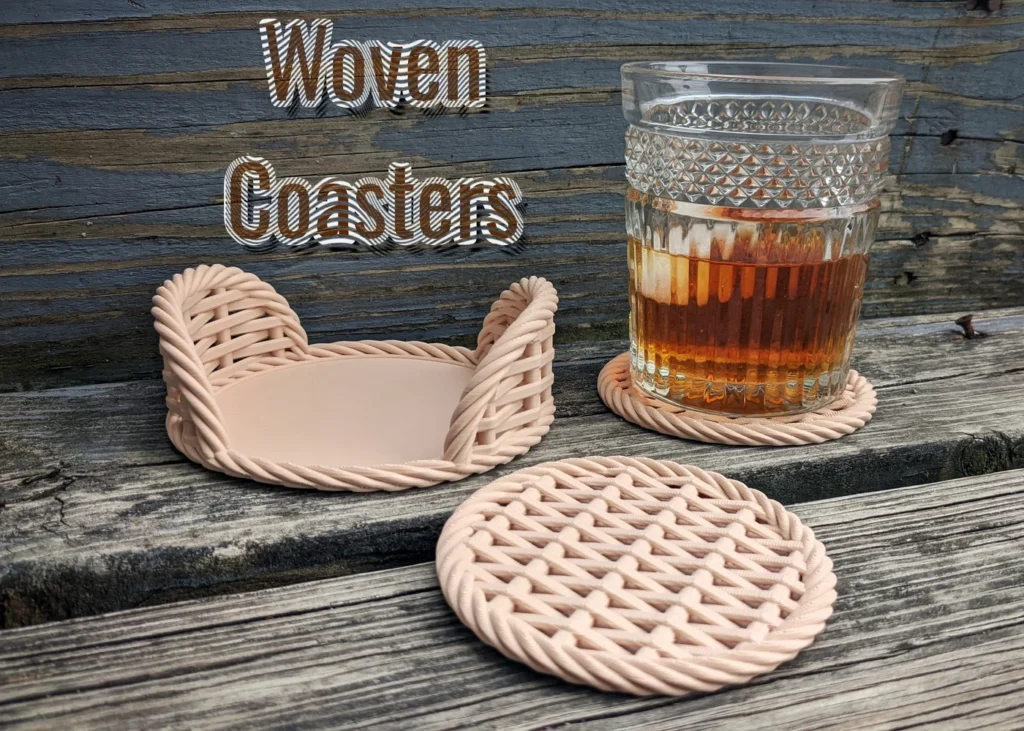 Flet · glasbrikker. Kildeudgiverens foto af modellen Woven Coasters; original farve. Foto: JamesThePrinter.