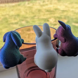 Kanin · pottepynt. Kildeudgiverens foto af modellen Climbing Bunny Flower Pot Hugger; original farve. Foto: Rabid Badger.
