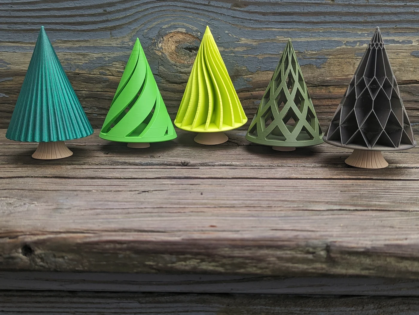 Skov · små juletræer. Kildeudgiverens foto af modellen Christmas Tree Set; original farve. Foto: JamesThePrinter.